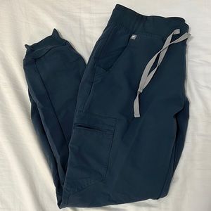 FIGS Women’s Zamora jogger scrub pants in size medium